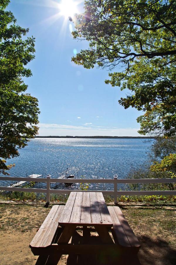 Cabin #2 - M Den Cabin Carp Lake Exterior photo